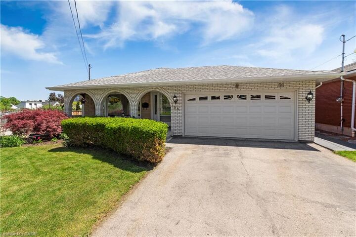 Property Photo:  58 Centennial Parkway S  ON L8G 2C4 