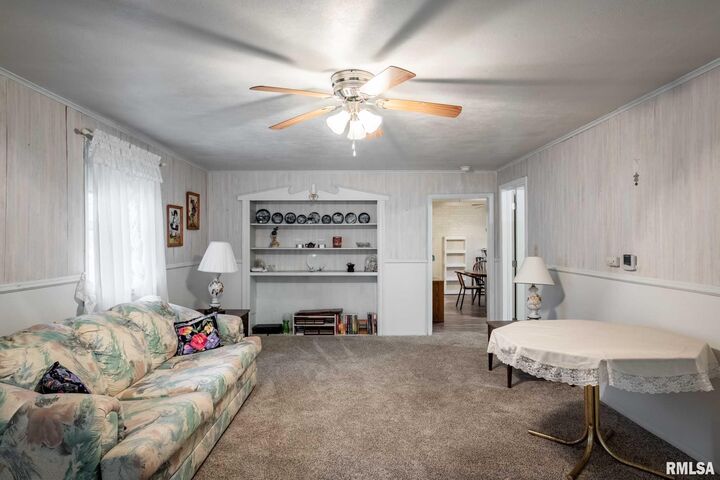 Property Photo:  308 W Flora Street  IL 62891 