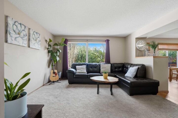 Property Photo: 11 Somerglen Place SW AB T2Y 3L5