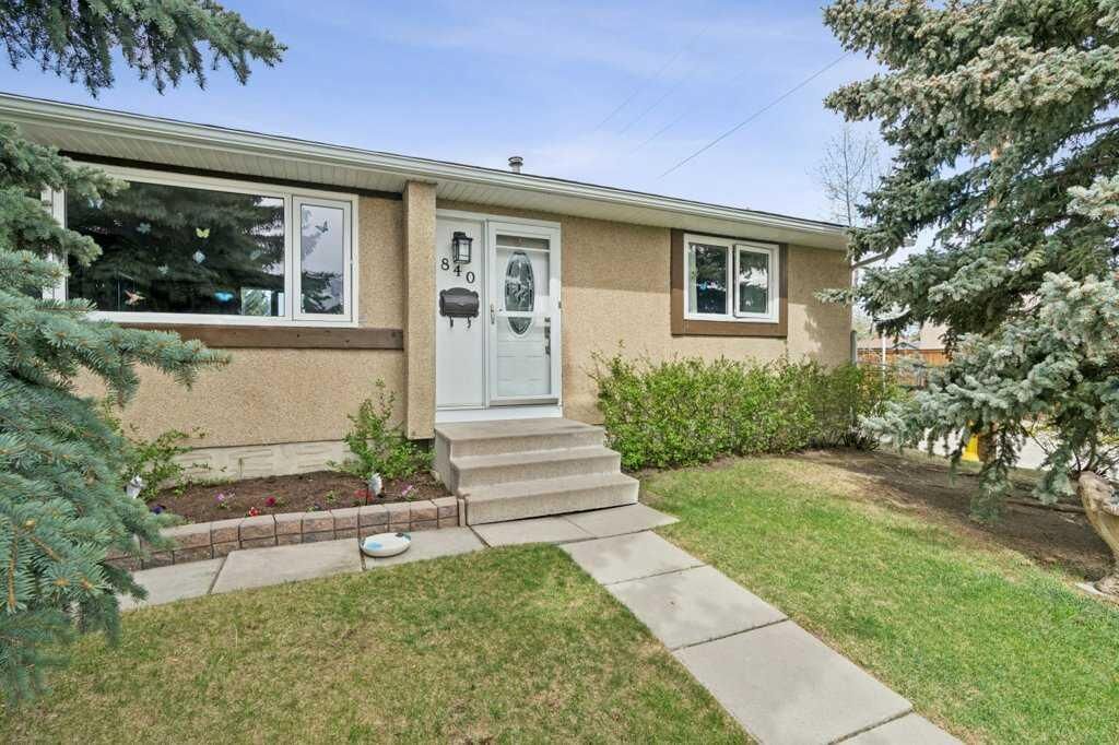 Property Photo: 840 Pinecliff Drive NE AB T1Y 3W7