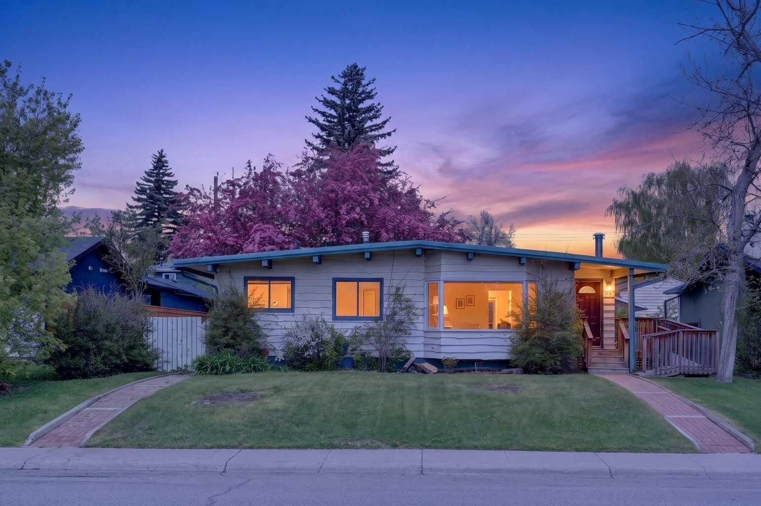 Property Photo: 920 87 Avenue SW AB T2V 0W1