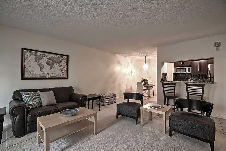 Property Photo:  790 Kingsmere Crescent SW 211  AB T2V 2G9 