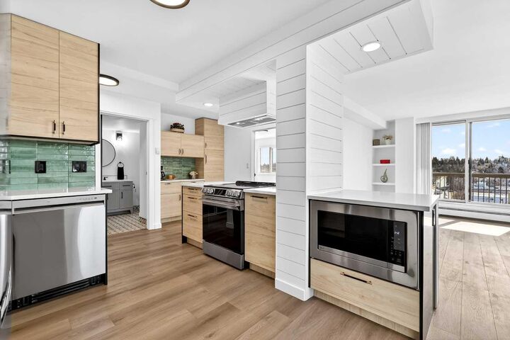 Property Photo: 1107 15 Avenue SW 903 AB T2R 0S8