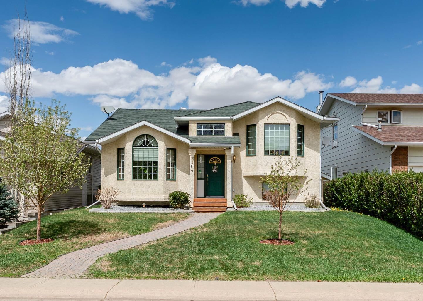 Property Photo:  2404 North River Drive  AB T0J 0Y1 
