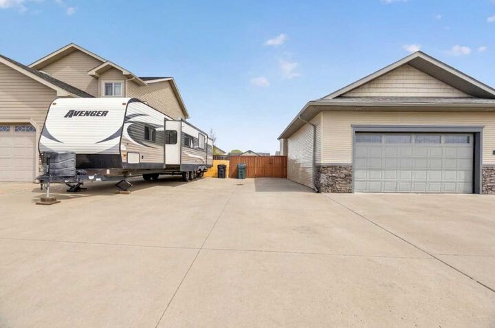 Property Photo: 5 Vera Close AB T4H 0C3