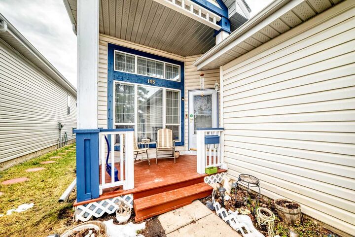 Property Photo:  193 Somerset Drive SW  AB T2Y 3K2 