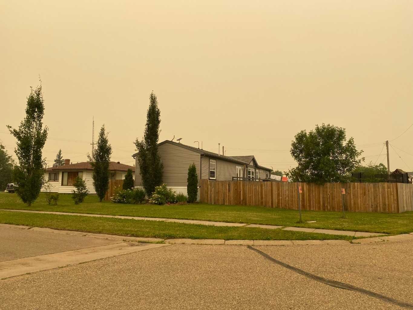 Property Photo:  10008 98 Street  AB T0H 2R0 