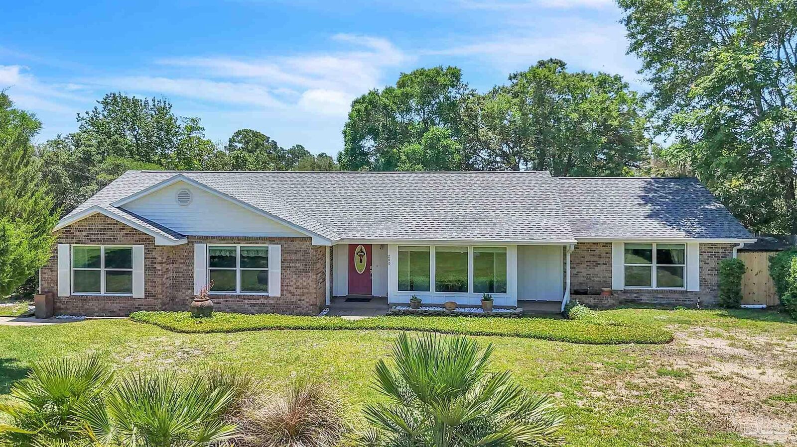 Property Photo: 209 Shoreline Dr FL 32561