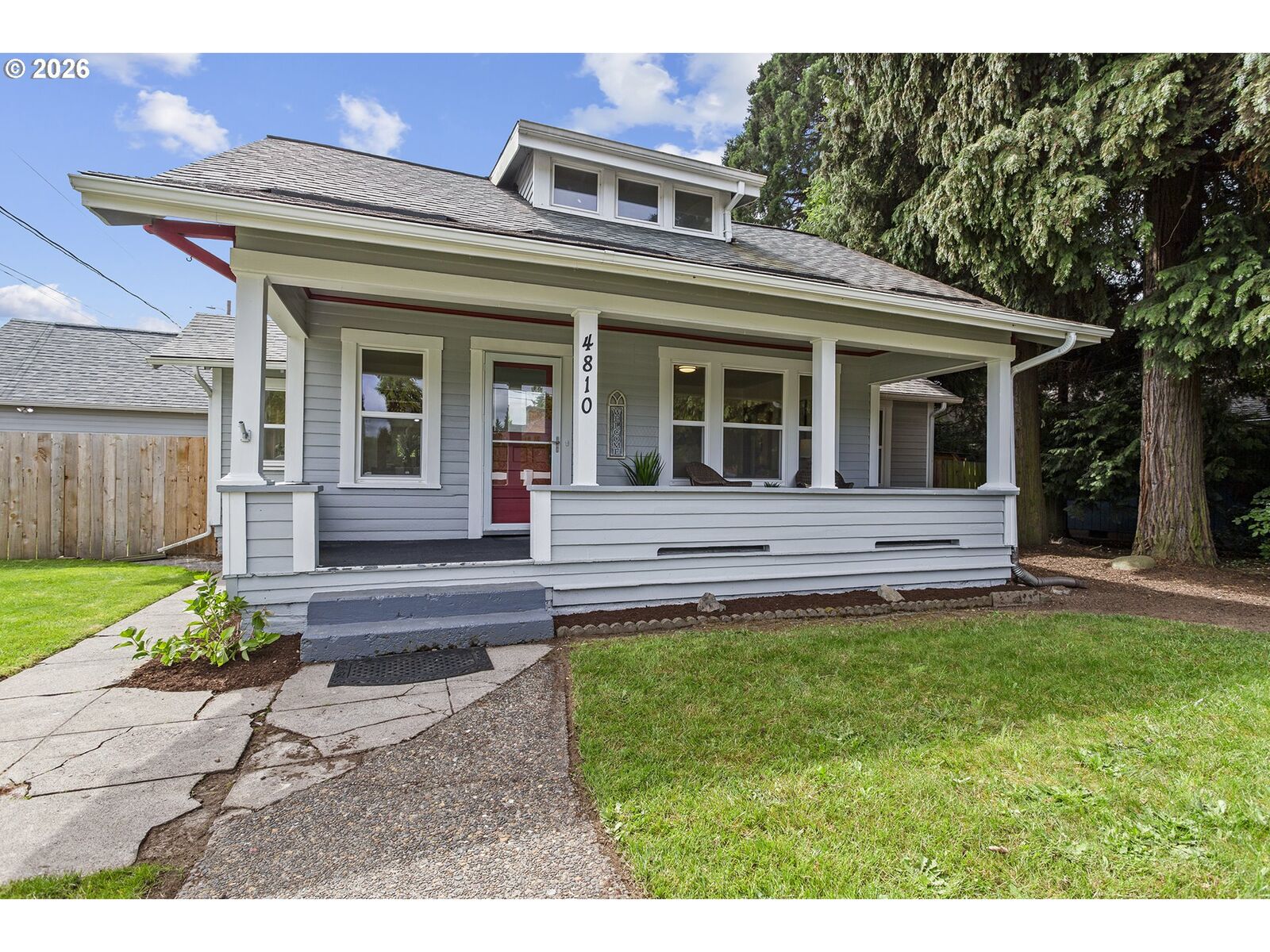 Property Photo: 4810 SE Hull Ave OR 97267