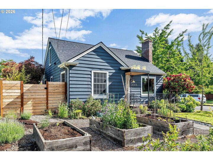 Property Photo: 2005 N Blandena St OR 97217