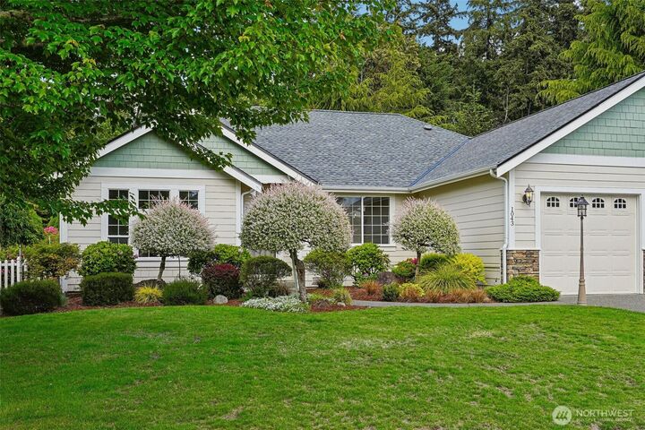 Property Photo: 1043 Potlatch Dr WA 98333