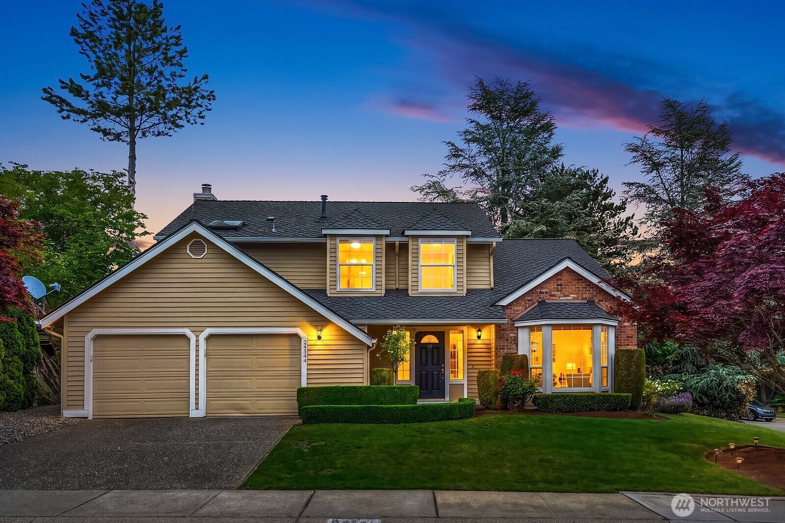 Property Photo: 24544 SE 43rd Place WA 98029