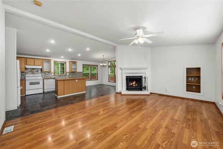 Property Photo:  337  Redwood Street  WA 98022 