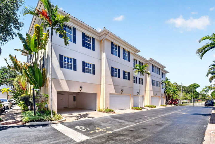 Property Photo: 2502 N Dixie Highway 32 FL 33460