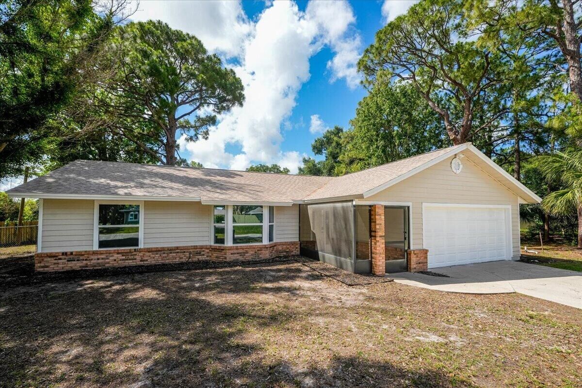 Property Photo:  271 NE Naylor St Street  FL 32907 