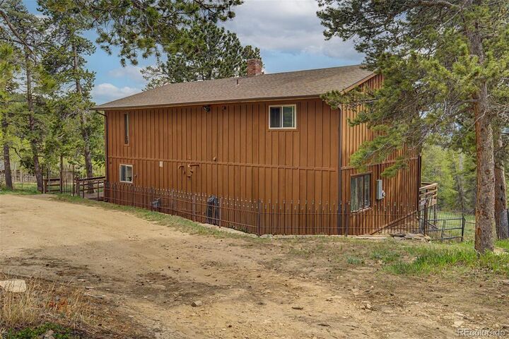 Property Photo:  26 Howe Court  CO 80422 
