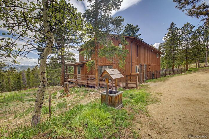 Property Photo:  26 Howe Court  CO 80422 