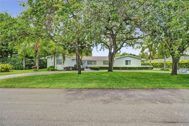 Property Photo: 13820 SW 73rd Ave FL 33158