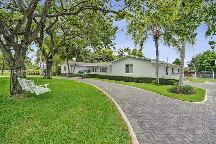 Property Photo: 13820 SW 73rd Ave FL 33158