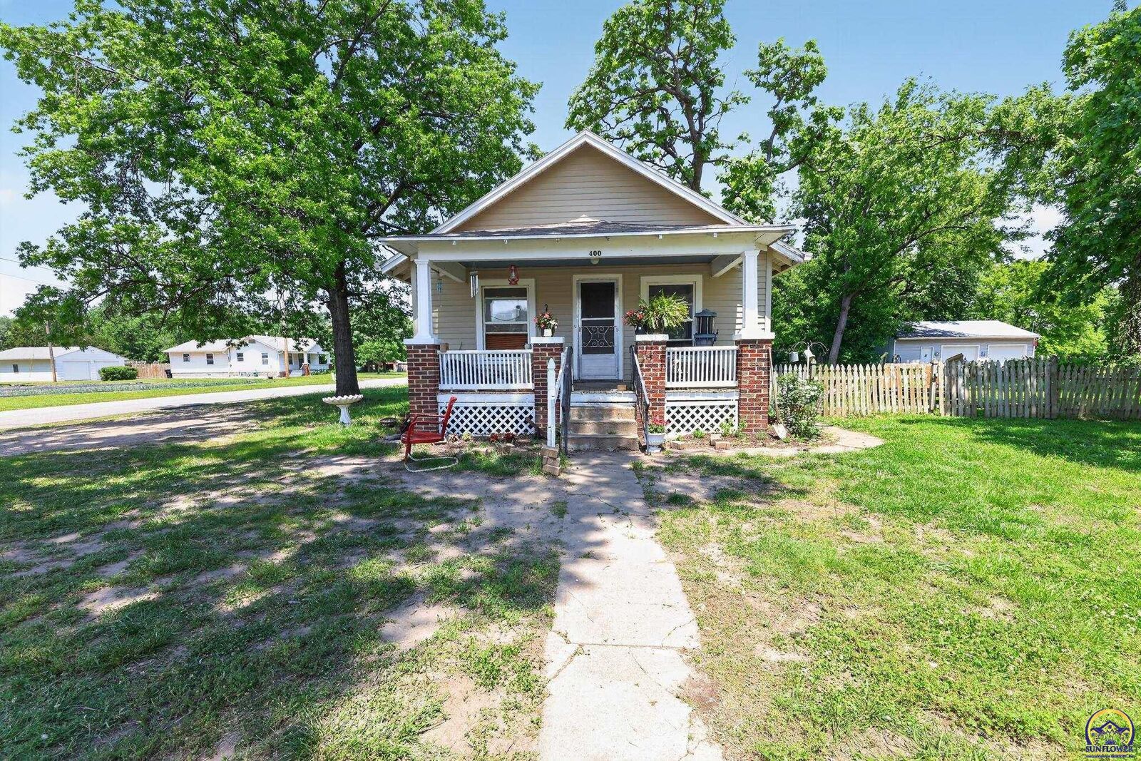 Property Photo: 400 NE Burgess St KS 66608