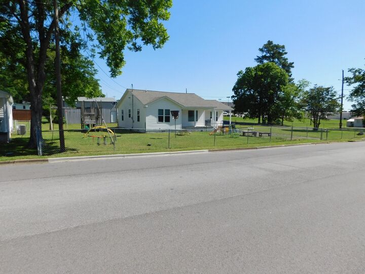 Property Photo: 1303 Katherine St NW AL 35055
