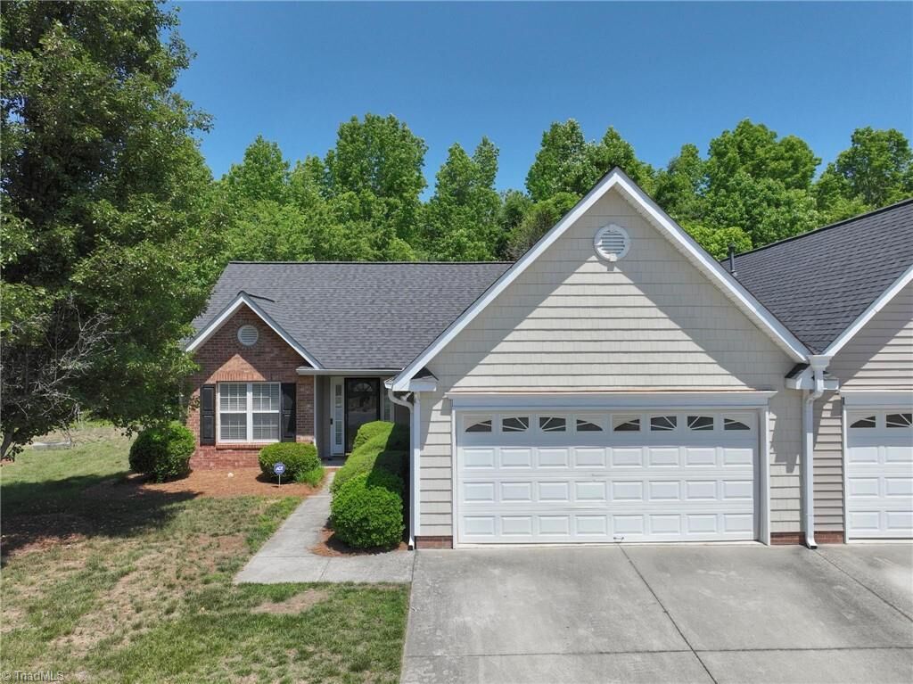 Property Photo: 1052 Glyn Water Lane NC 27265