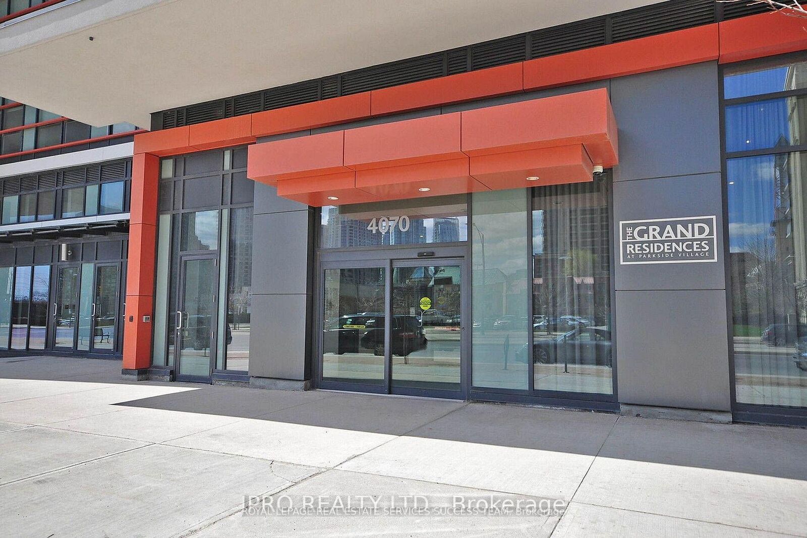 Property Photo: 4070 Confederation Parkway 3009 ON L5B 0E9