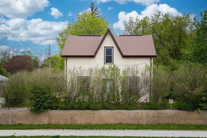 106 St Lawrence Street E — photo 1