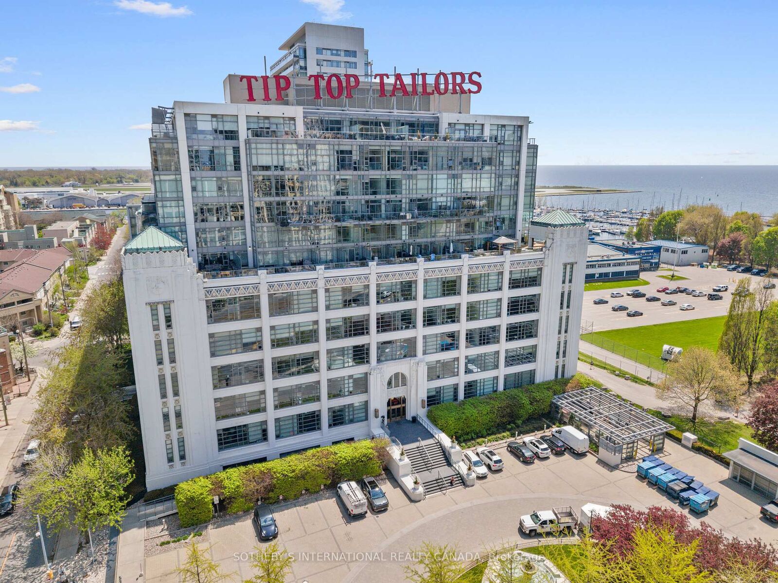Property Photo: 637 Lake Shore Boulevard W 614 ON M5V 3J6