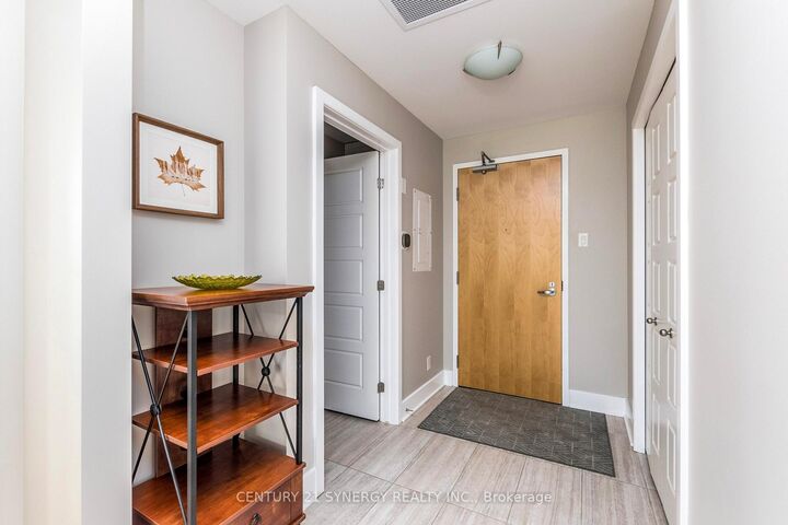 Photo de la propriété: 300C Lett Street 702 ON K1R 0B8