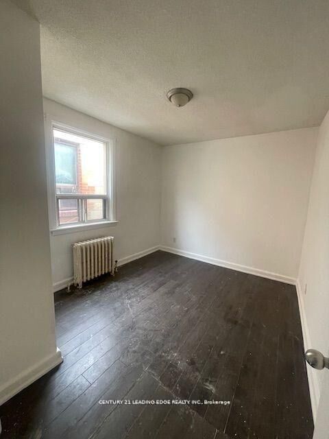 Photo de la propriété:  1516 Eglinton Avenue W Apt 2  ON M6E 2G8 