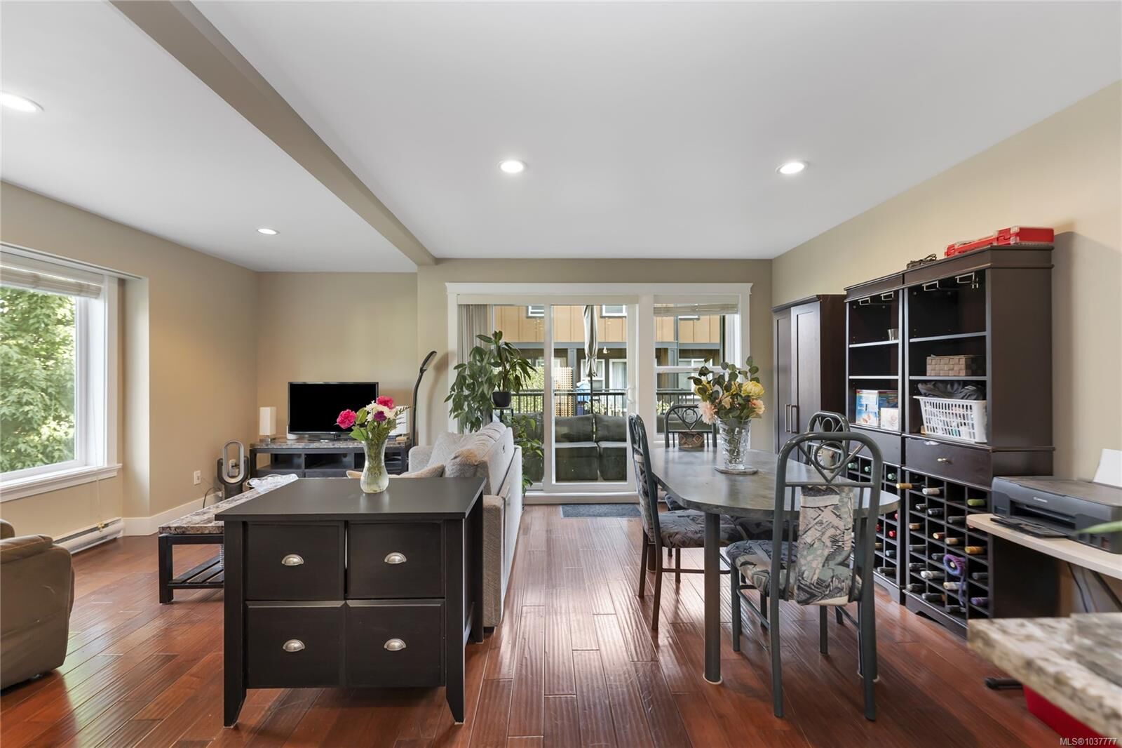 Property Photo: 982 Rattanwood Pl 101 BC V9C 0C7