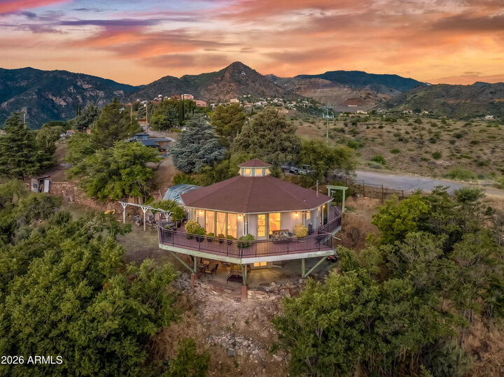 Property Photo: 345 E Dundee Avenue AZ 86331