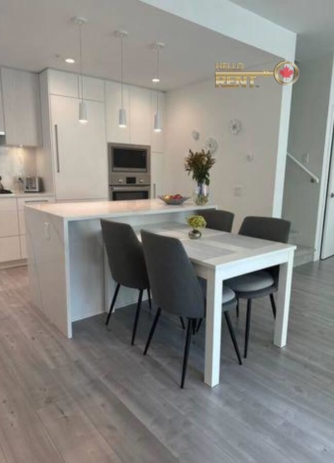 Property Photo: 2039 Glenaire Drive 245 BC V7P 1X5