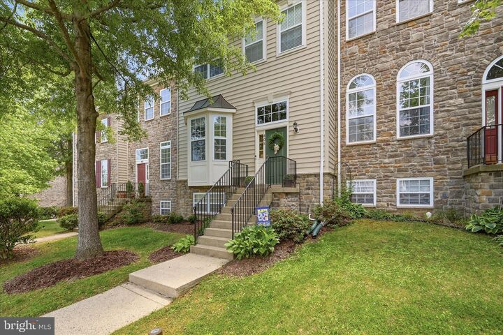 Property Photo: 405 Leeds Ridge Court VA 20132