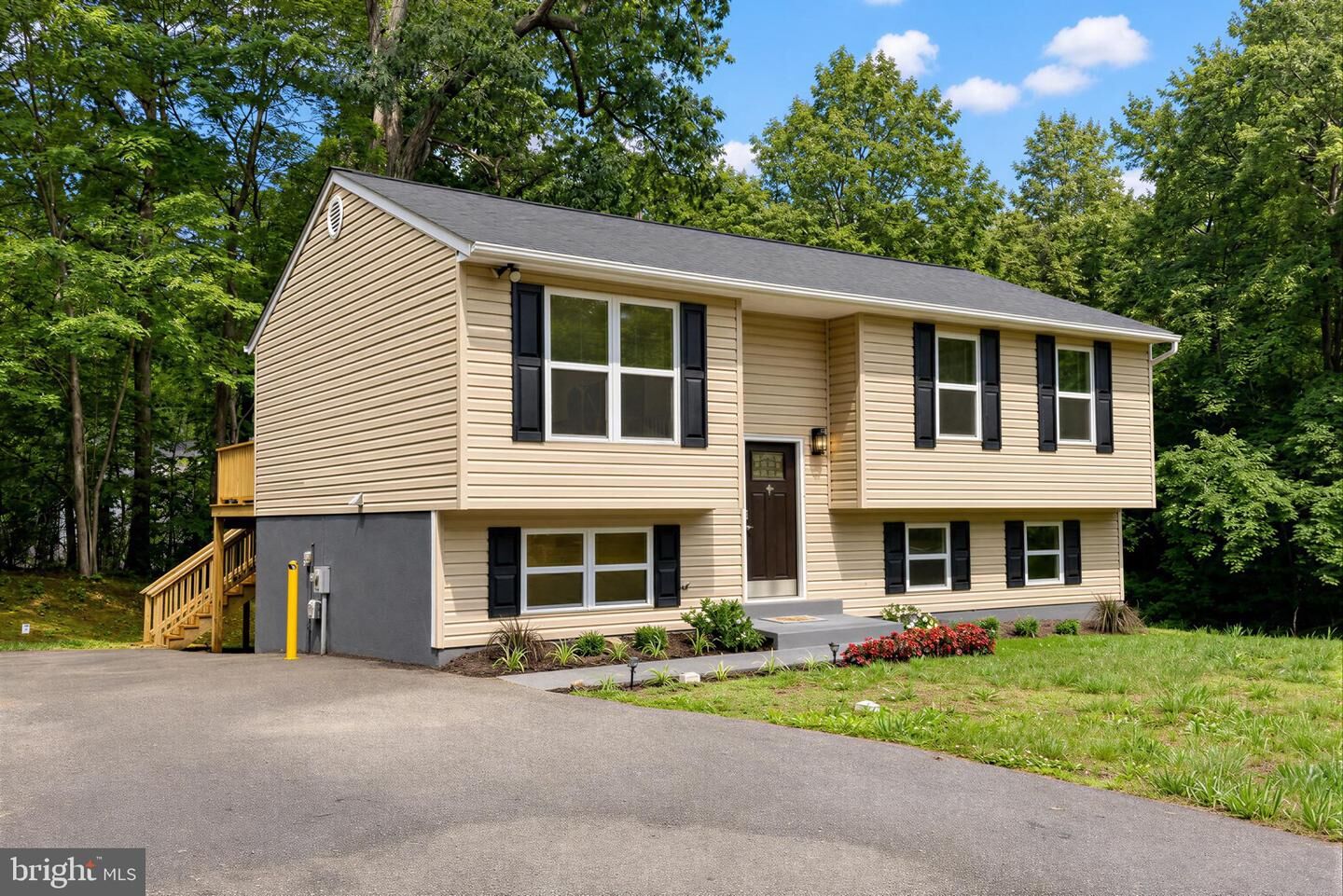 Property Photo:  2024 Yew Court  MD 20685 