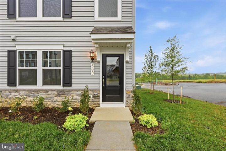 Property Photo:  300 Presidents Pointe Avenue  WV 25438 
