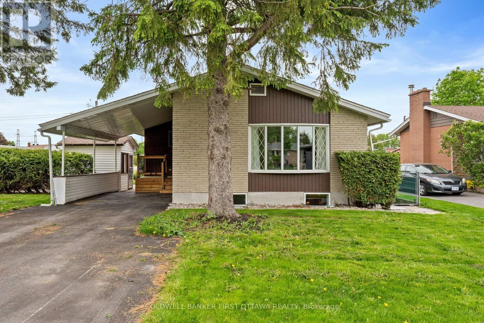 Property Photo:  26 Spring Garden Avenue  ON K2G 3B4 