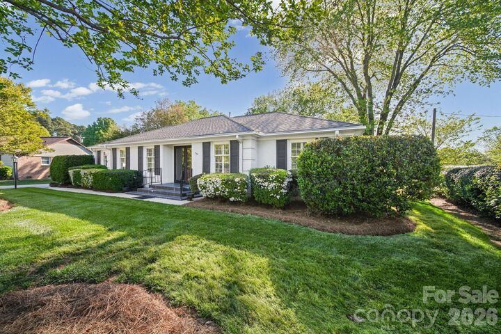Property Photo: 13539 Four Oaks Lane NC 28105