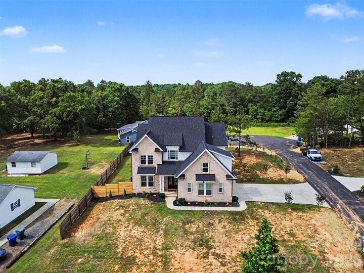 Property Photo:  31 Ridgecrest Avenue  NC 28133 