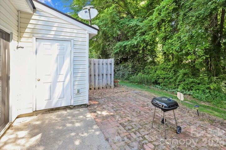 Property Photo:  7543 Petrea Lane  NC 28227 
