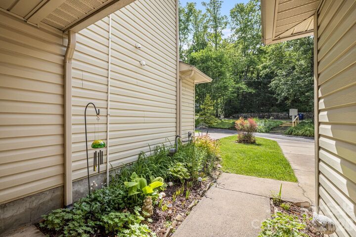 Property Photo: 108 South Park Lane 108 NC 28711