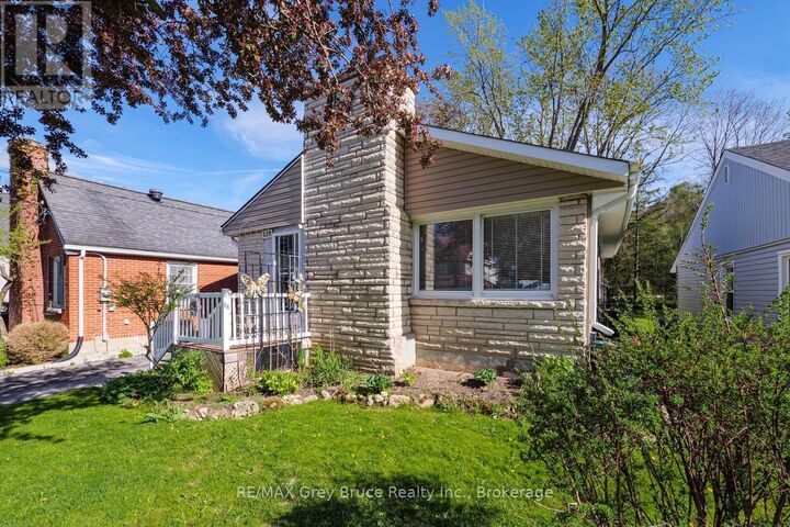Property Photo:  129 West 3rd A Street West  ON N4K 3J6 