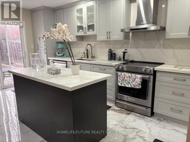 Property Photo:  20 Maffey Crescent  ON L4S 0A7 
