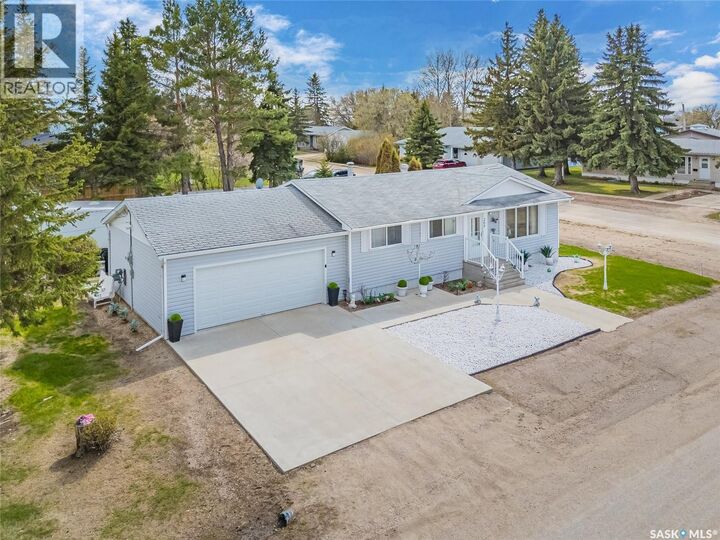 Property Photo:  200 Buffer Avenue  SK S0K 4N0 