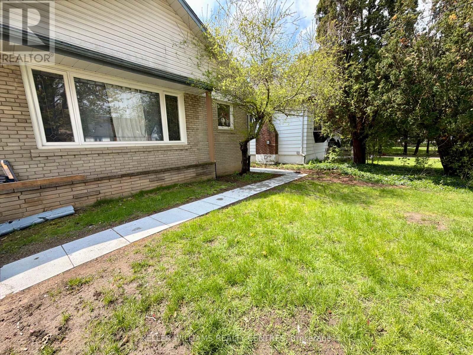 Property Photo:  9 Sanderson Road Lower  ON M9V 1C6 