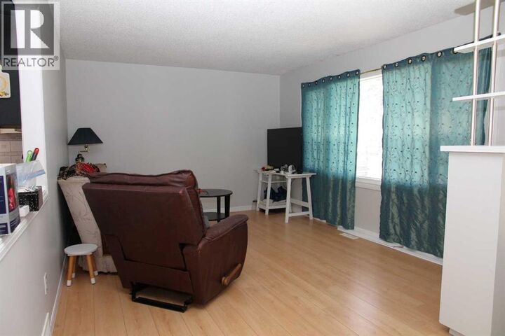 Property Photo:  3907 49 Avenue  SK S9V 0S1 