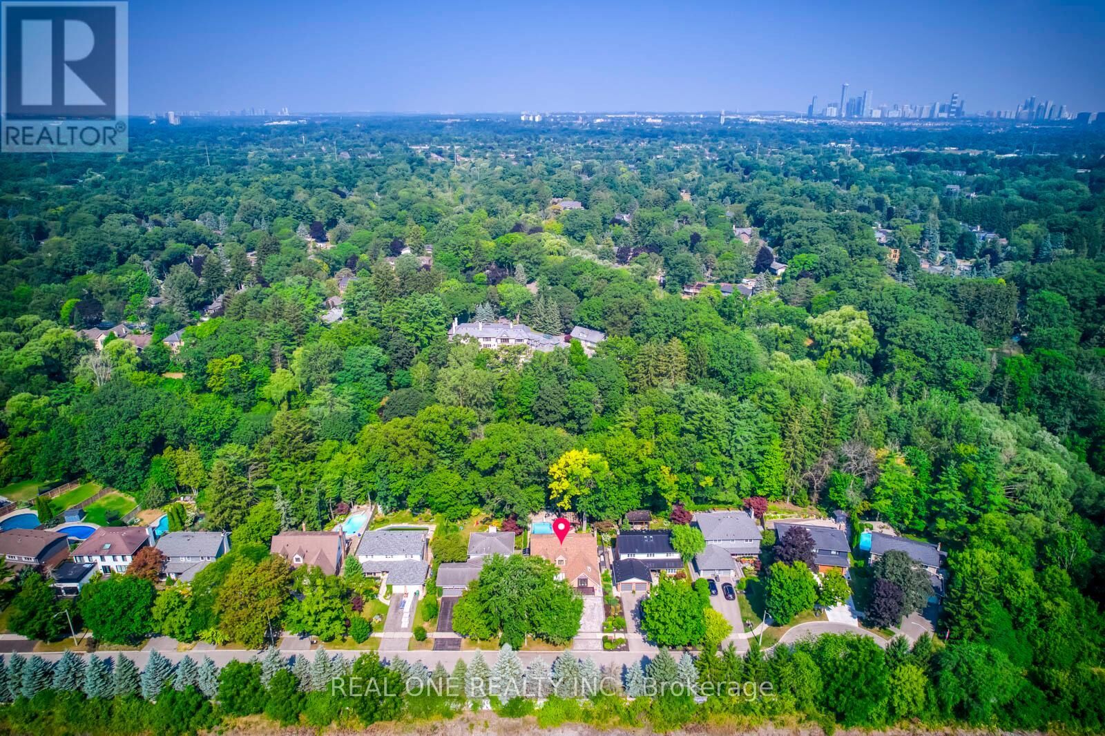 Property Photo:  1005 Fair Birch Drive  ON L5H 1M4 