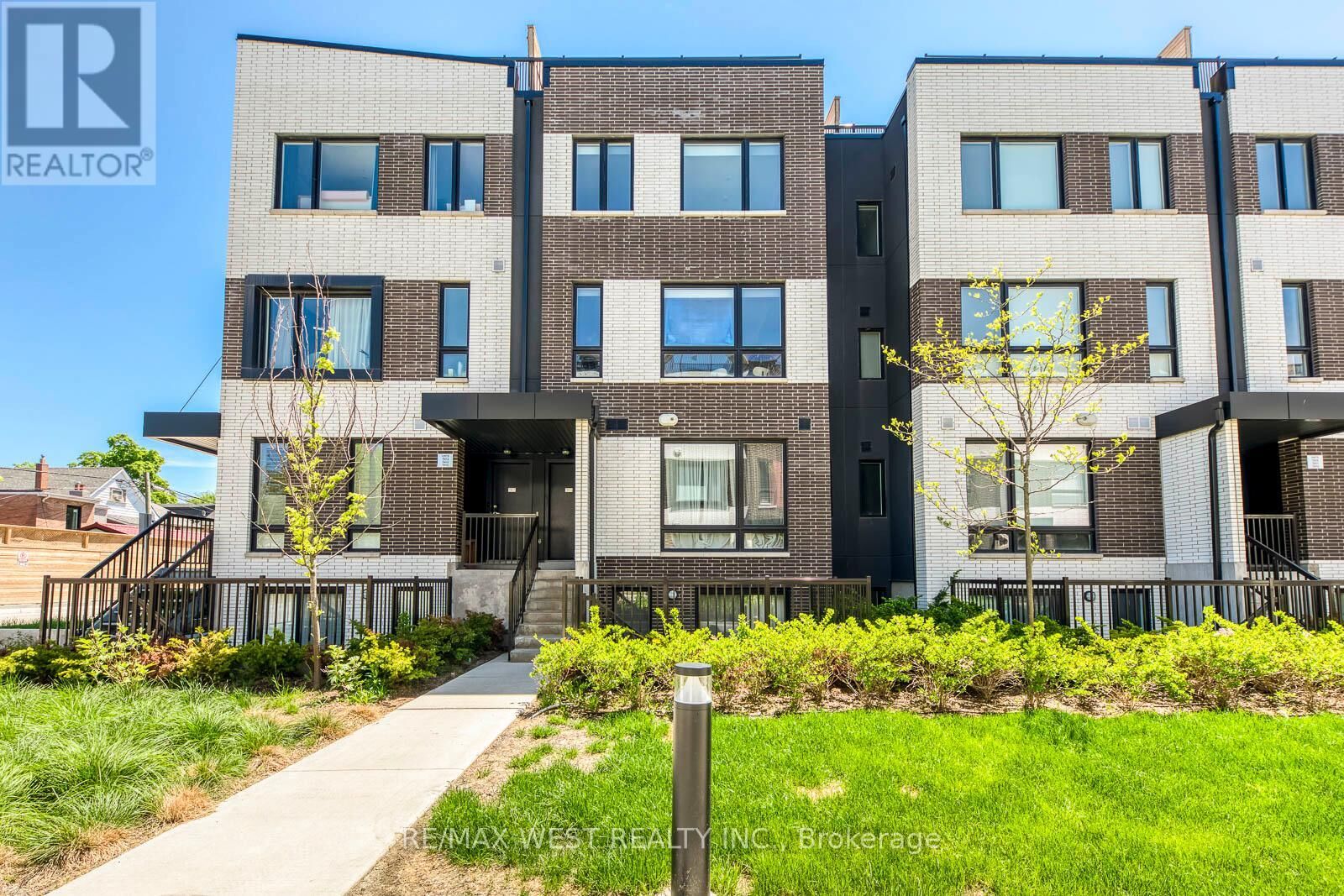 Property Photo:  30 Ed Clark Gardens Boulevard 14  ON M6N 0B5 
