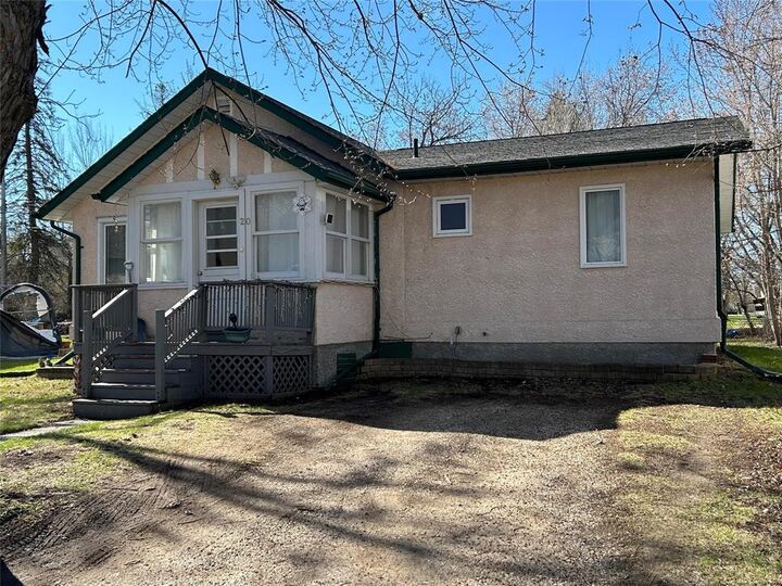 Property Photo:  20 Birch Street  MB R0E 1M0 